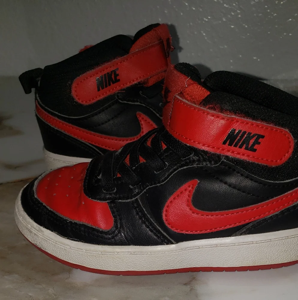 Nike Court Borough Mid 2. Toddler Size 9c Color Red And Black.